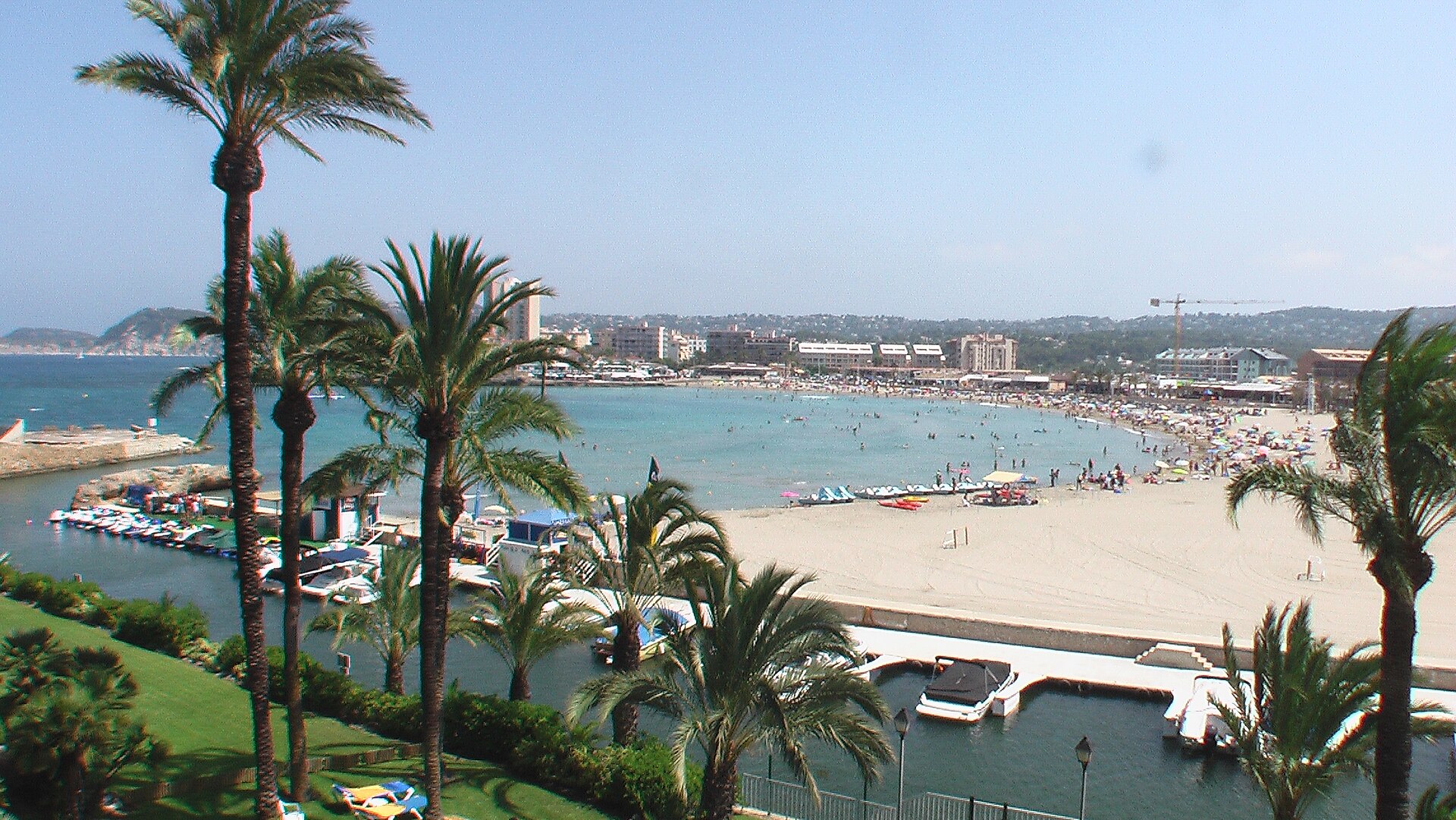 Playa del Arenal y el puerto deportivo de Xàbia (Jávea)