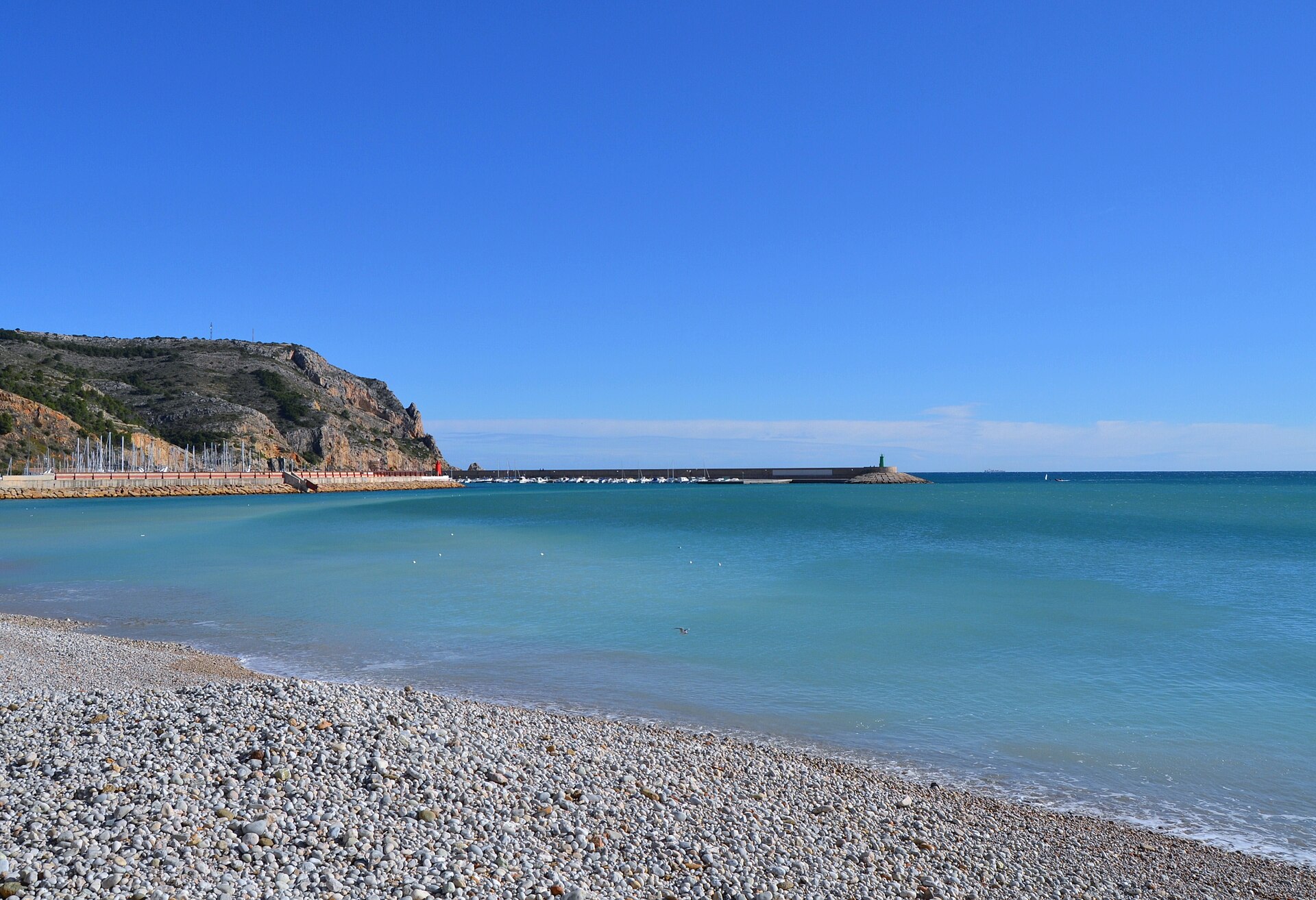 Playa de la Grava y el puerto de Xàbia (Jávea)